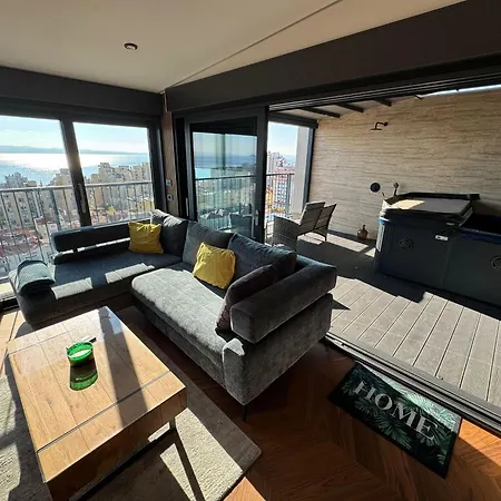Magic View Penthouse 公寓
